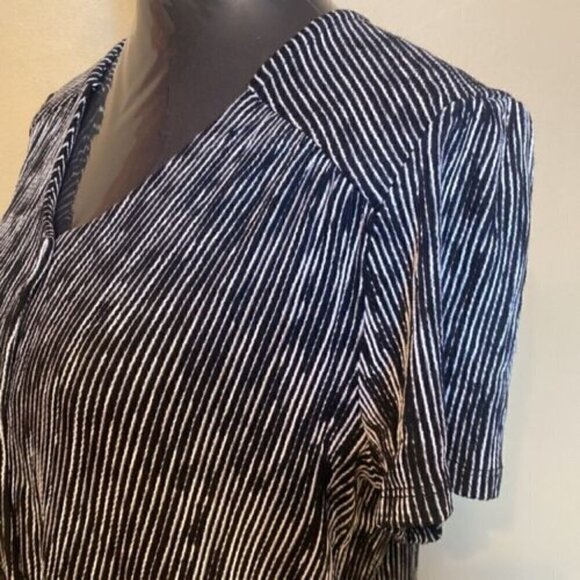 Cable & Gauge Blouse Medium Button Down Black White Striped Minimalist - Picture 4 of 9